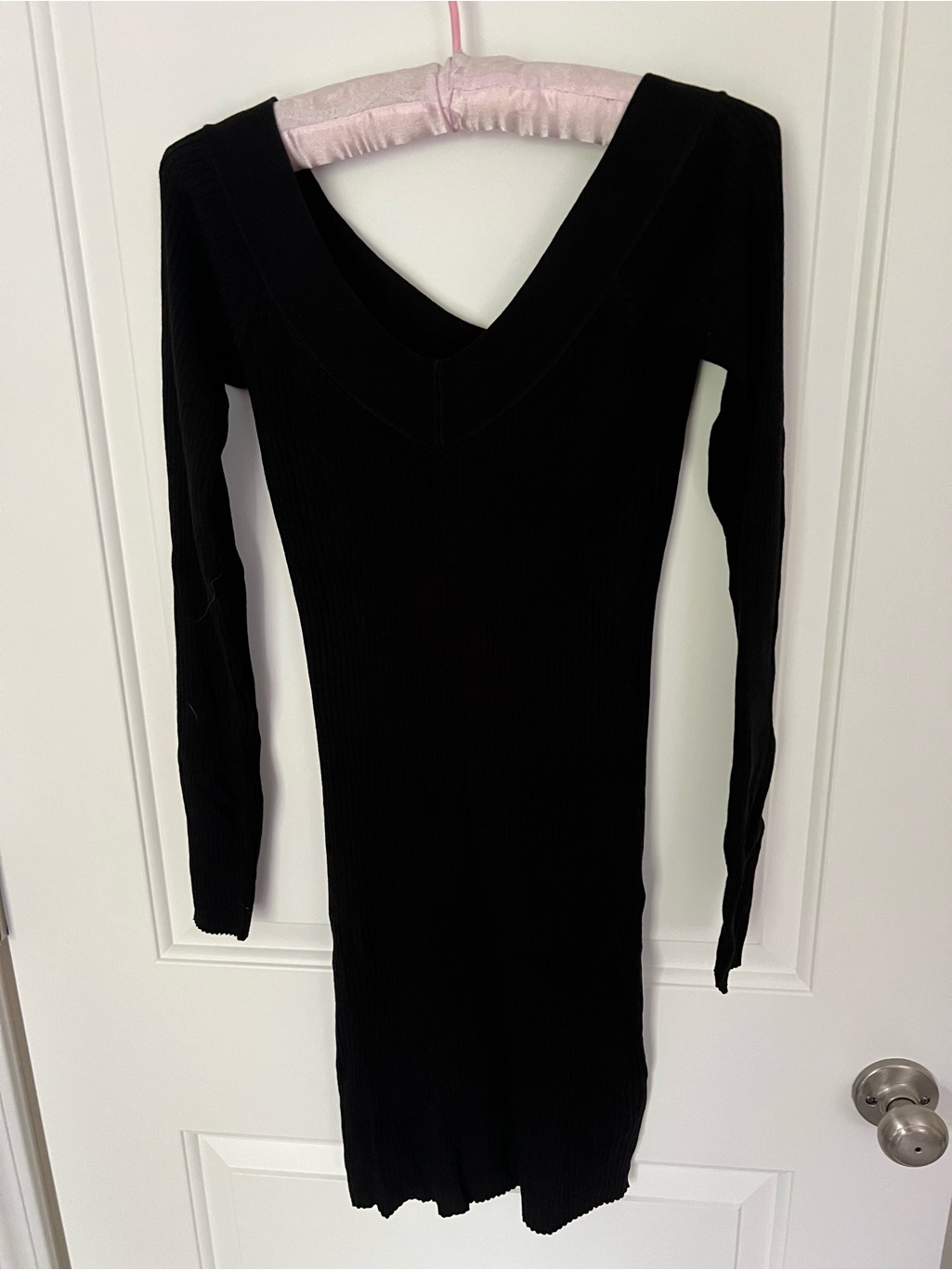 H&M Black Long-Sleeve V-Neck Ribbed Dress
